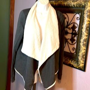 Cute HOLLISTER Open Lapel Front Sherpa Lined Grey Knit Cardigan Size XS/S